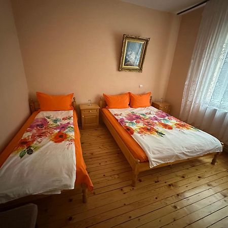 Velkovski Guest House Hisarya Exterior foto